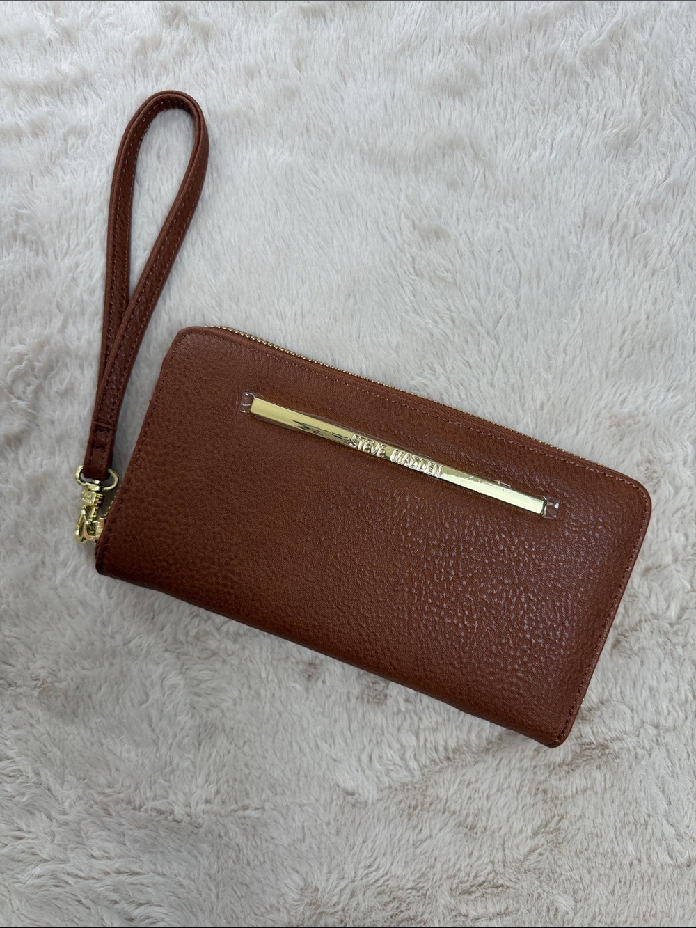 NWOT Steve Madden Brown Wallet with Gold Accents and Wrist Band